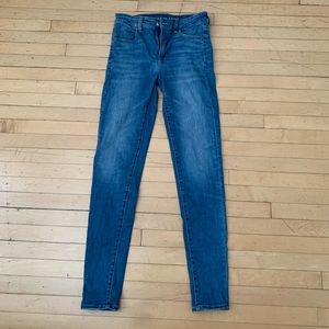 Size 6 tall light blue American Eagle skinny jeans